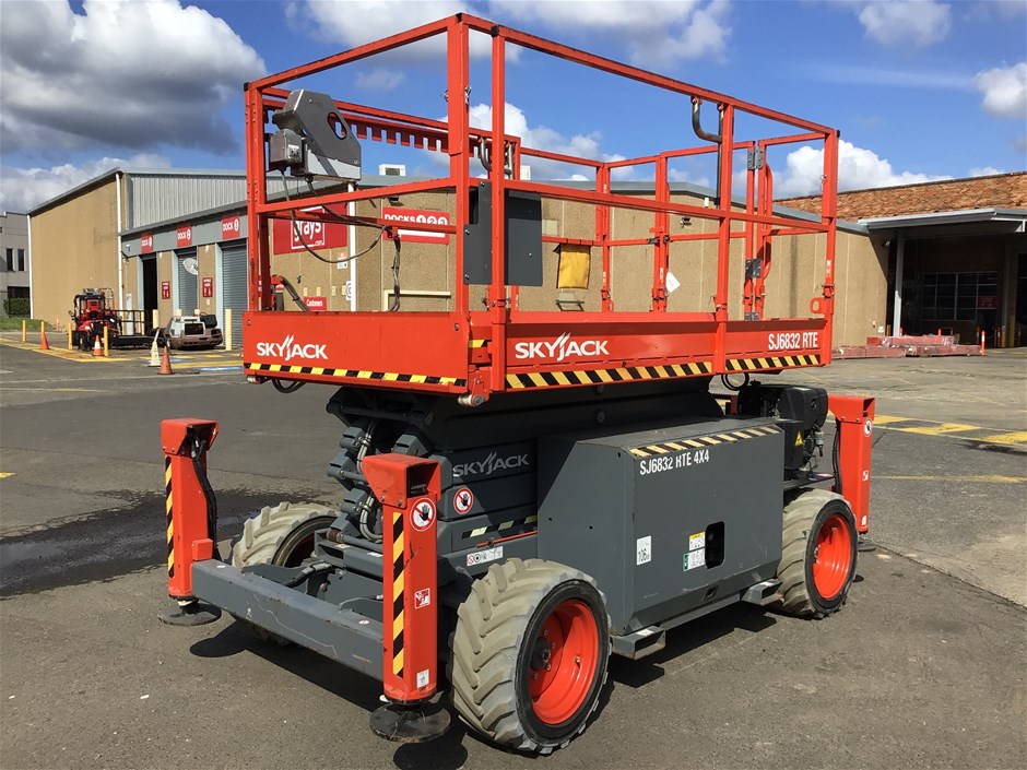 Knuckle Boom Lifts, Scissor Lifts & Man Lifts