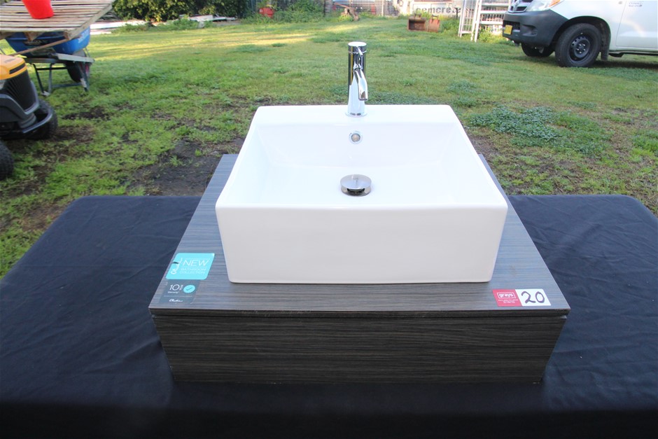 No Reserve Bathroom Accessories, Plumbing Materials & More! 