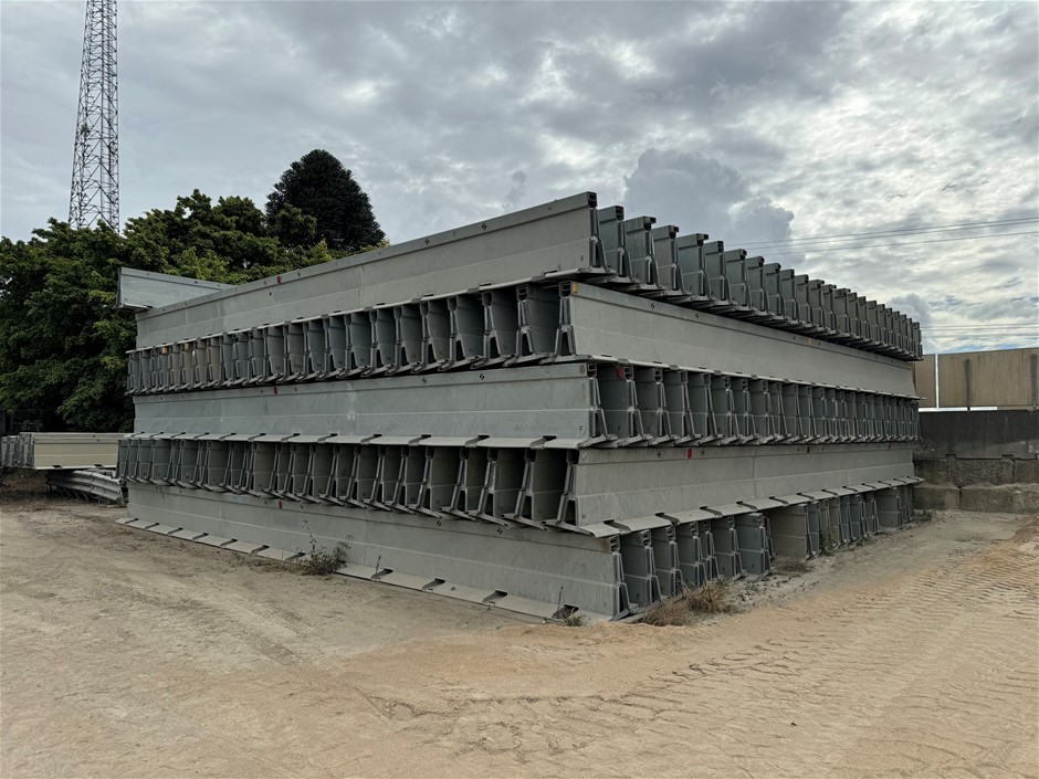 4,000m of Zonegaurd Steel Barriers with Pins Auction (0001-5057657 ...