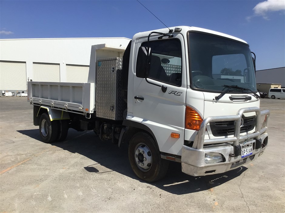 2006 Hino FC4J Series 2 4 x 2 Tipper Truck