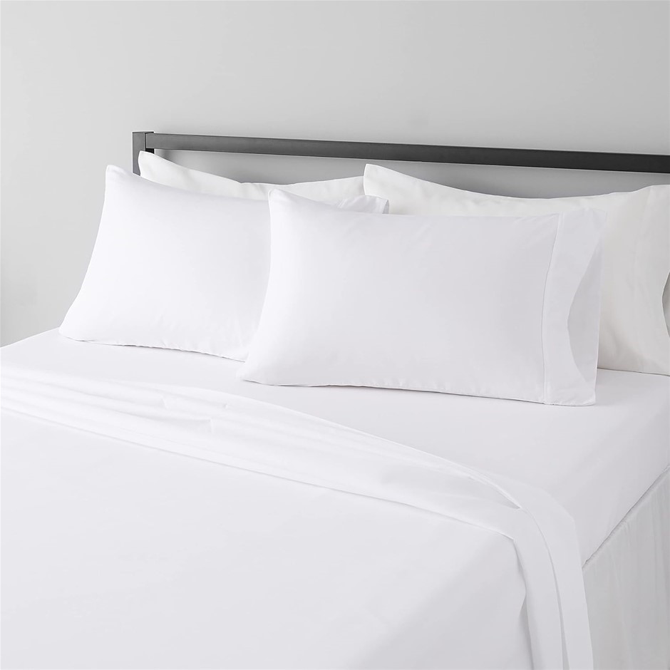 AMAZON BASICS Lightweight Super Soft Easy Care Microfiber Bed Sheet Set wit