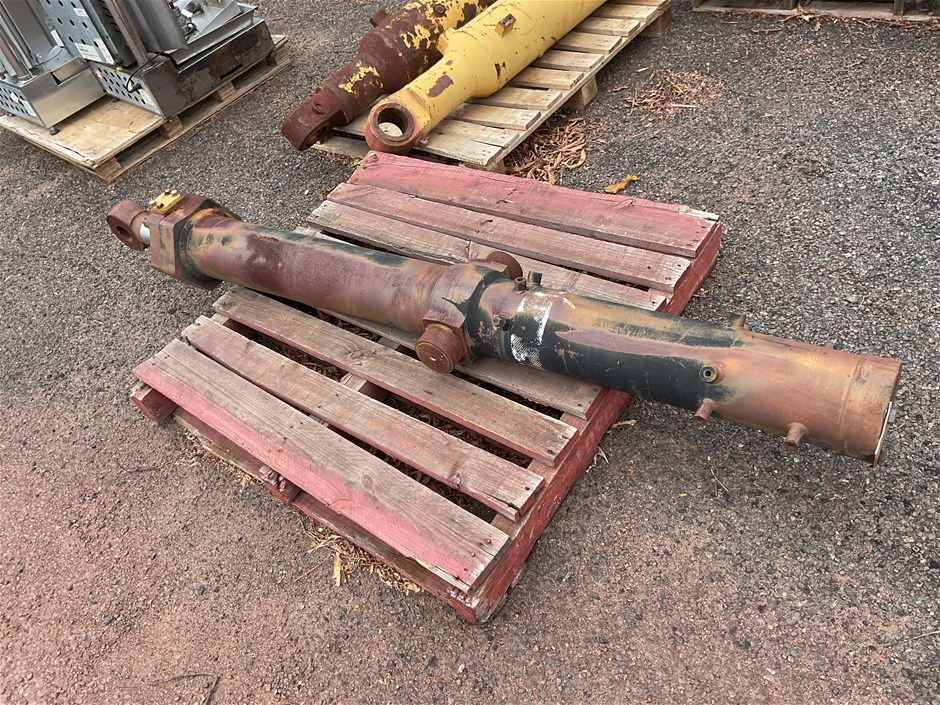 Unreserved Hydraulic Rams and More