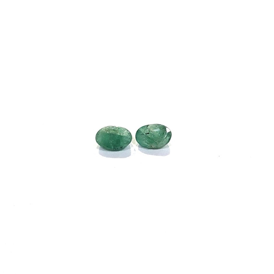 0.67 Ct - 2 Pcs Emerald