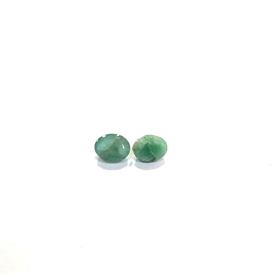 0.67 Ct - 2 Pcs Emerald