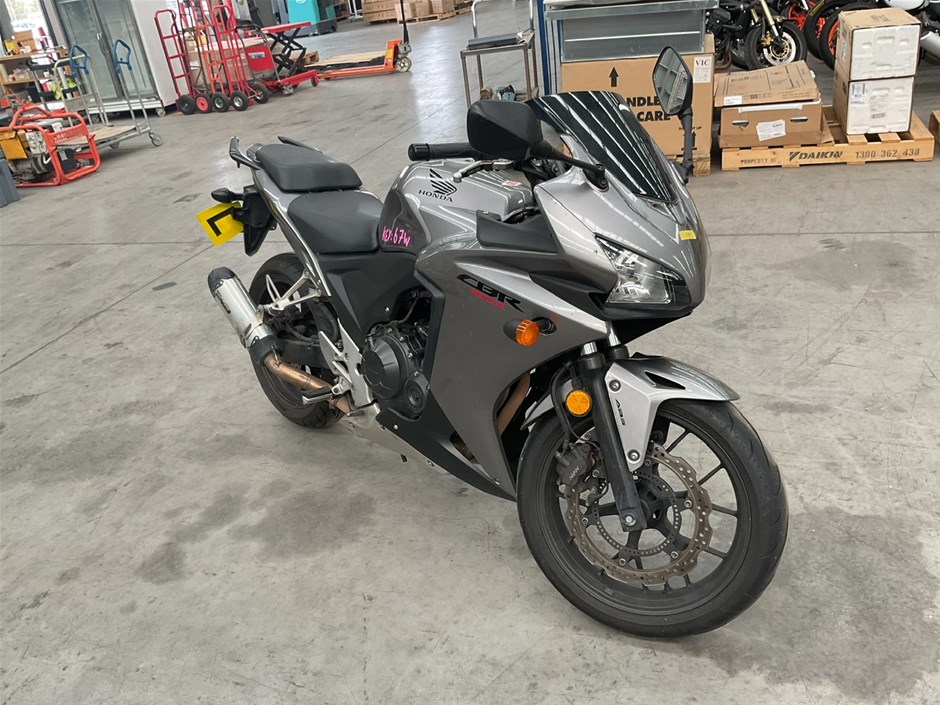 <p>2016 Honda CBR500R Motorcycle</p>