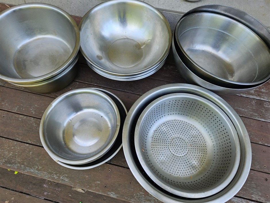 Assorted Stainless Steel Mixing Bowls