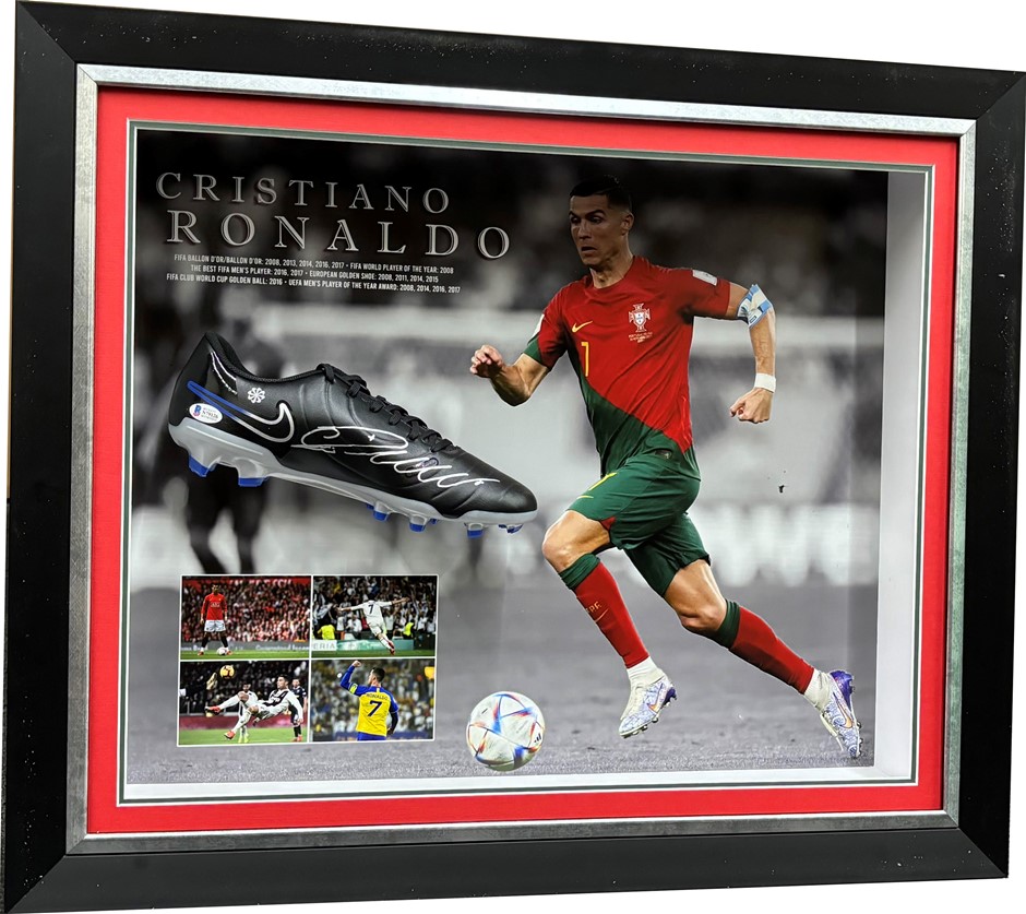 MOVIE & SPORT SIGNED COLLECTABLES