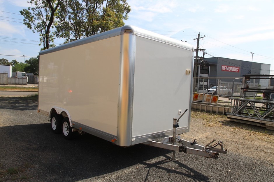 2013 Dreamland Trailers DTR 48 Enclose Meri size/Food Trailer Auction ...
