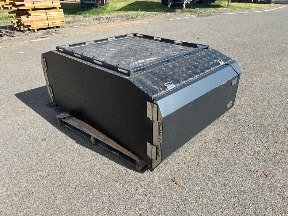 ASSORTED AUTO & CARAVAN ACCESSORIES