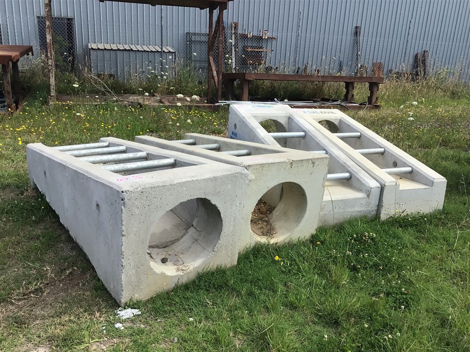 4x Concrete Trafficable Head Wall Auction (0047-3031669) | Grays Australia