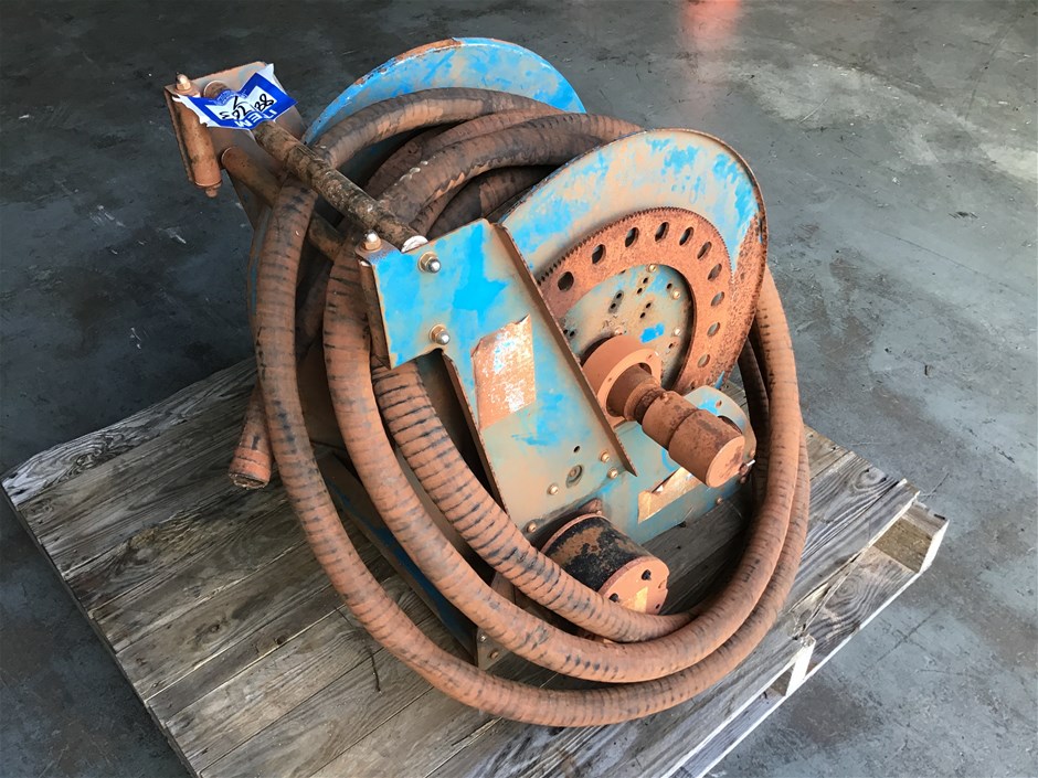 Fuel hose reel