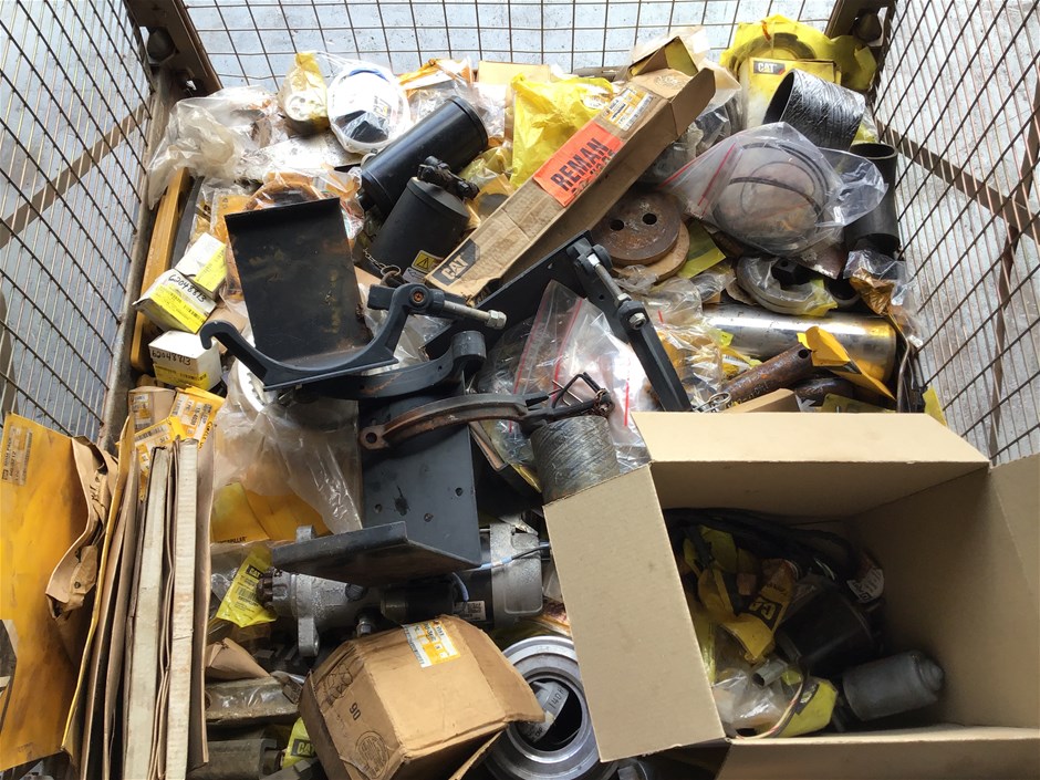 Quantity of assorted caterpillar parts