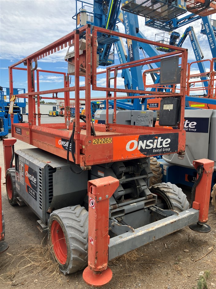 2015 SKYJACK SJ6826RT Scissor Lift - 26ft (7.9m) - Diesel WINGFIELD ...