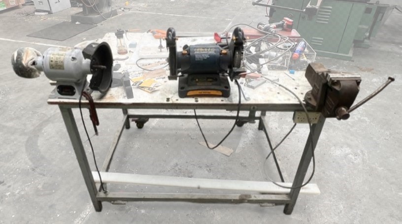 Work bench with 2x bench grinders & vice (only) Auction (0012-3032206 ...