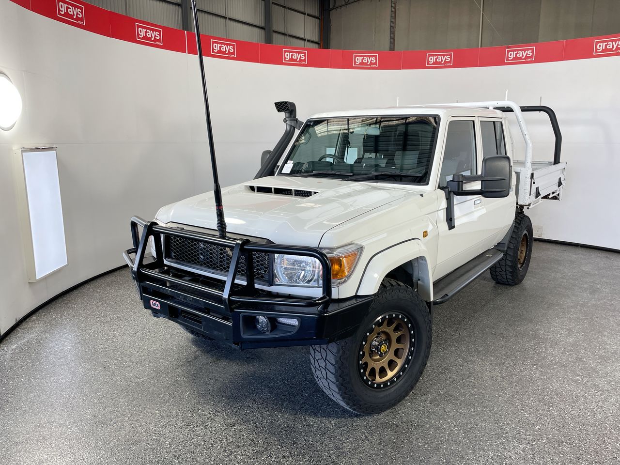 2016 Toyota Landcruiser WorkmateT/D Manual Crew Cab Chassis