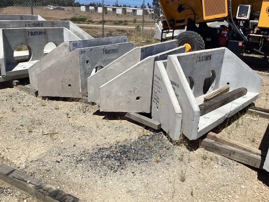 17x Double Concrete 300 Headwalls Auction (0002-7056540) | Grays Australia