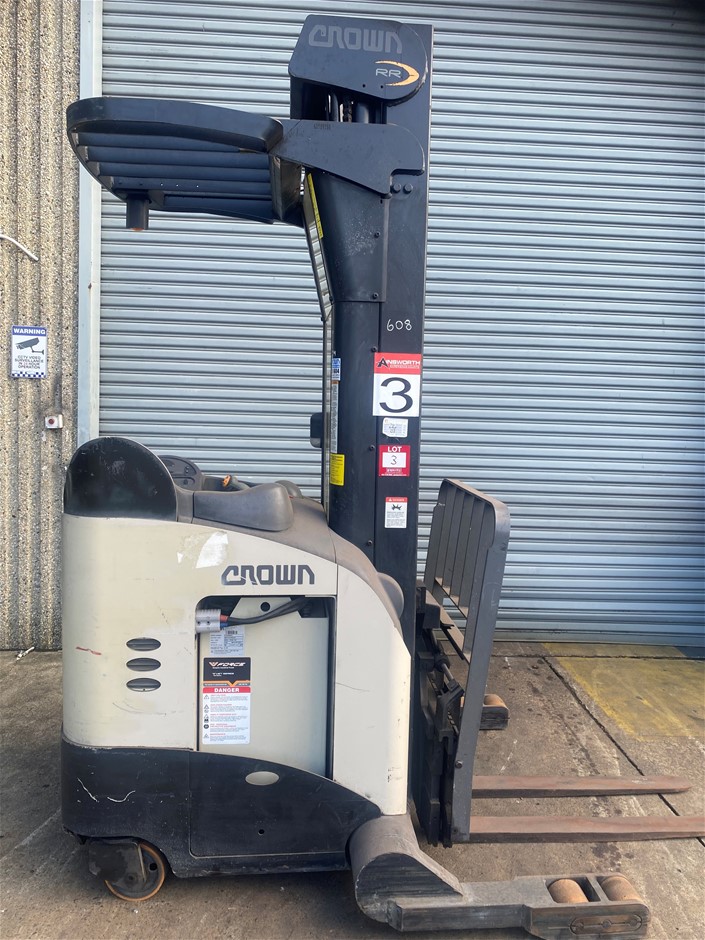 Crown RR5225 Ride on Reach Auction (0003-5059438) | Grays Australia
