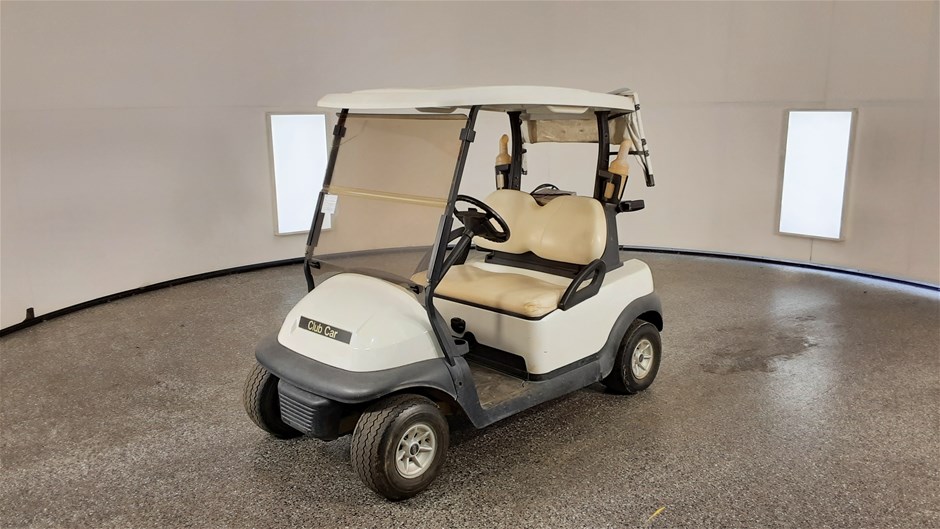 <p>Club car golf cart</p>