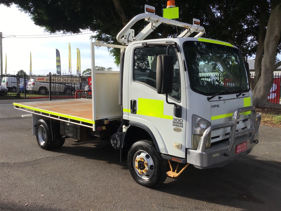 ISUZU NPS 300. 4WD. Manual Cab/ chassis