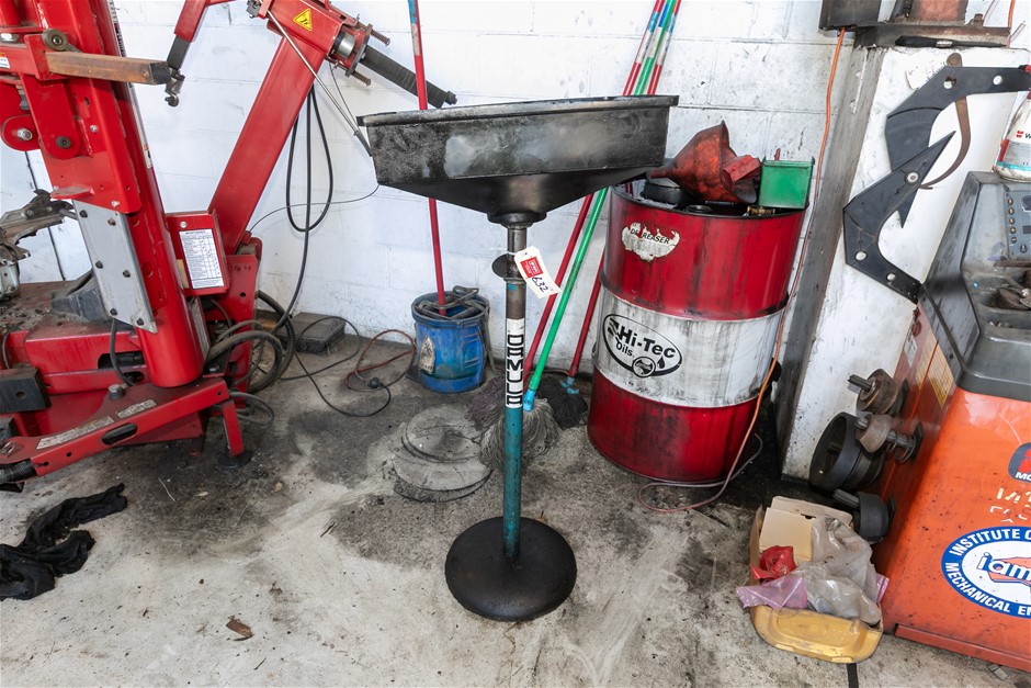 Under Hoist Waste Oil Stand Auction (0632-5059239) | Grays Australia