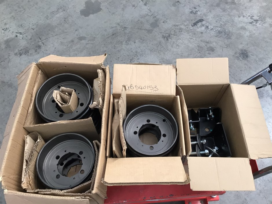 Quantity of Assorted Automotive Parts