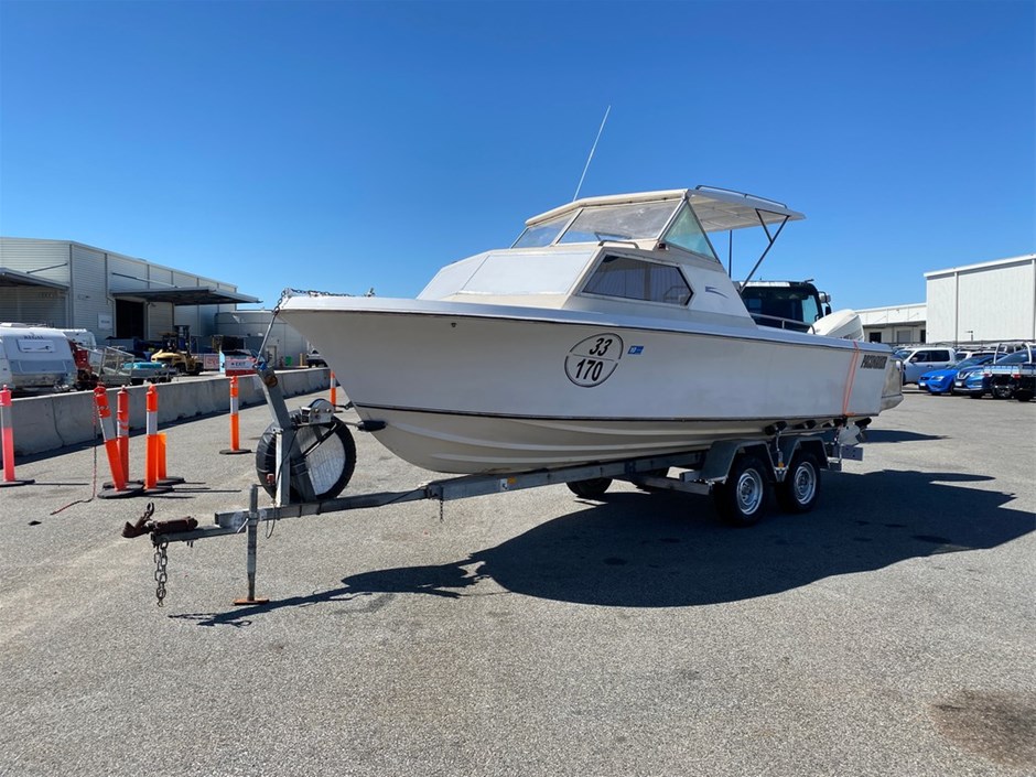 Pacemaker Contessa 21 Half Cabin Boat
