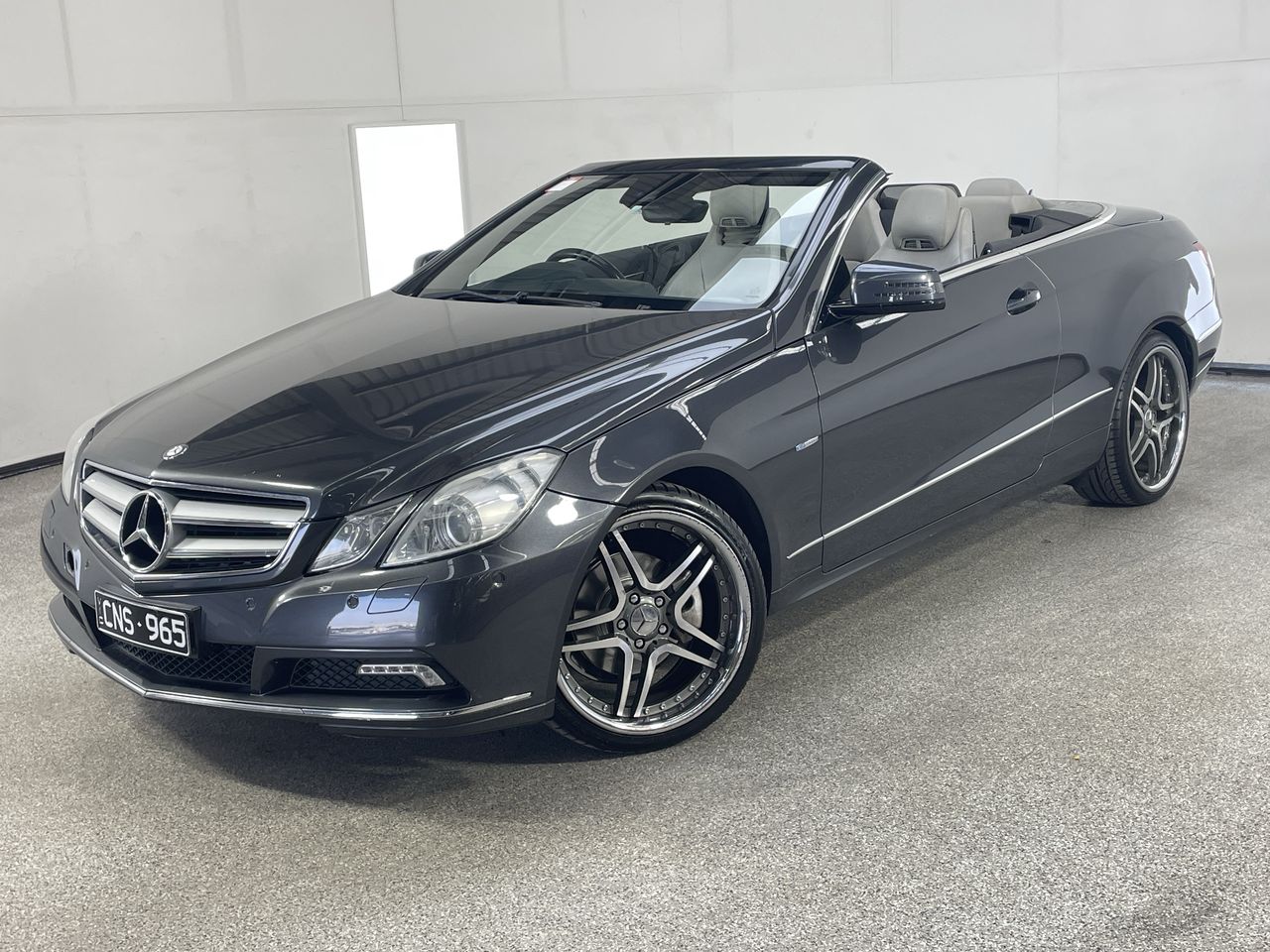 2010 Mercedes Benz E250 CGI BlueEFF. Avantgarde A207 