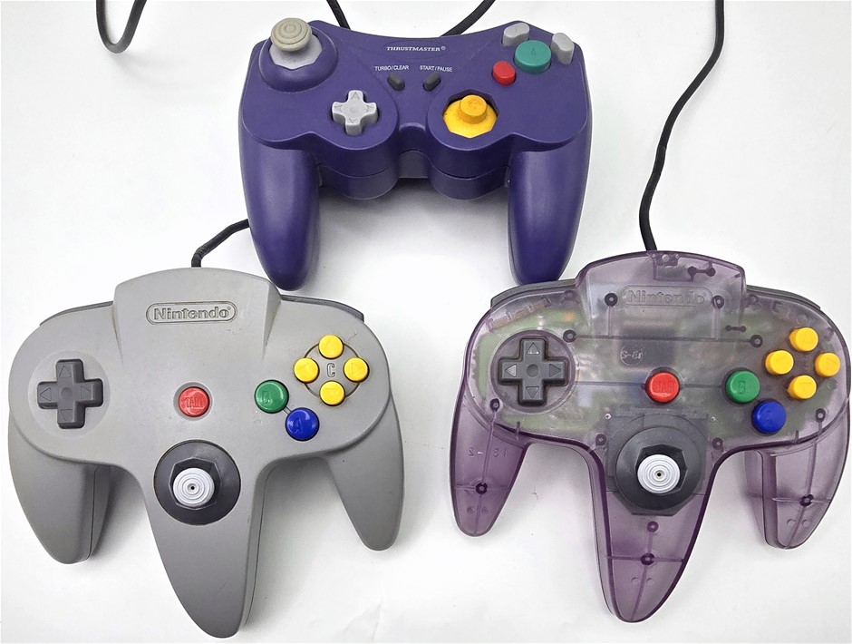 GROUP OF VINTAGE NINTENDO 64 CONTROLLERS Auction (0002-2567444) | Grays ...