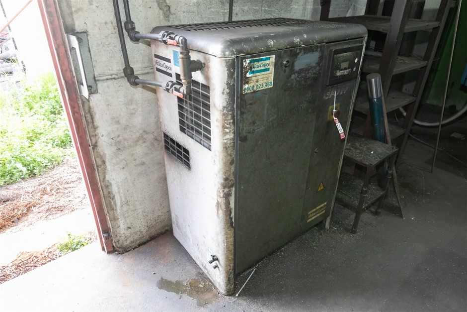 2000 Atlas Copco GA7FF Screw Air Compressor with Receiver