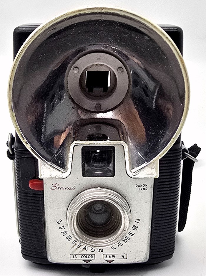 VINTAGE 1960's BROWNIE STARFLASH CAMERA Auction (0003-2567877) | Grays ...
