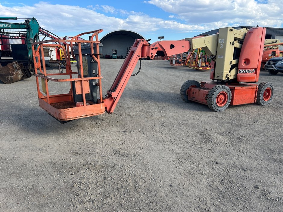 2000 JLG E300AJP Boom Lift