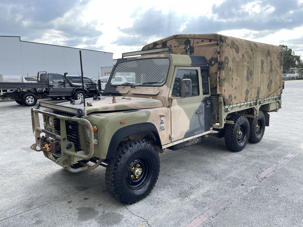 1989-land-rover-110-military-perentie-6x6-manual-ute-auction-0001