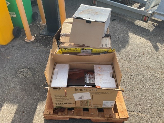 Crate Containing Assorted Computer Items, Radios & Battery Auction ...