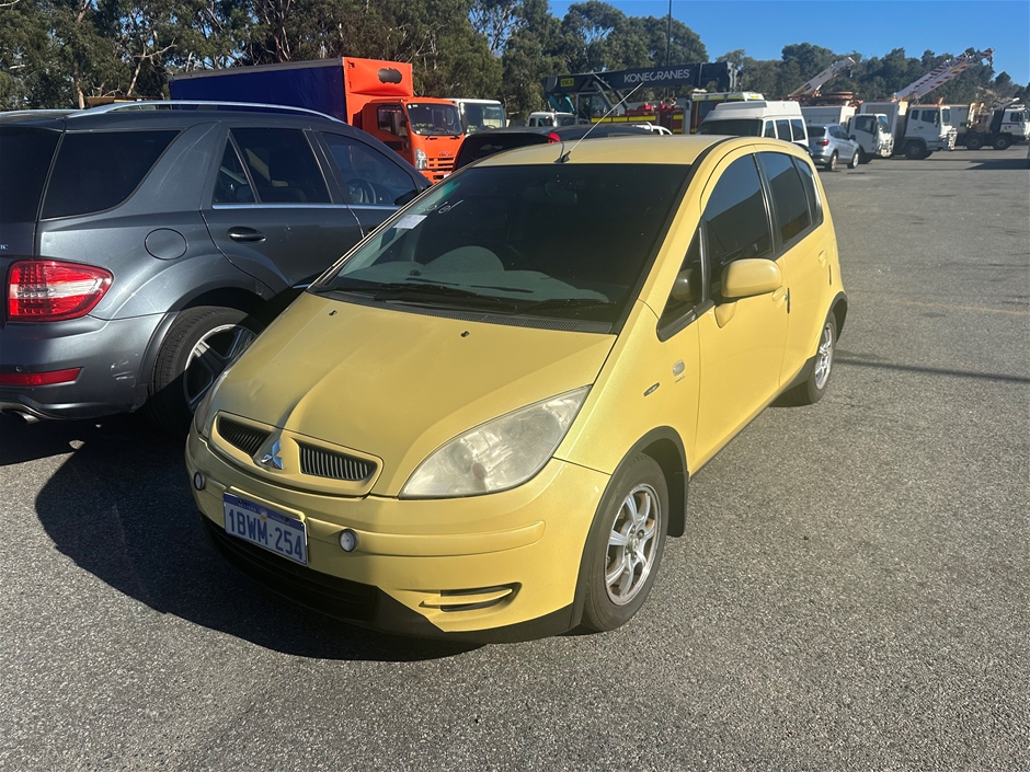 2004 Mitsubishi Colt LS CVT Hatchback