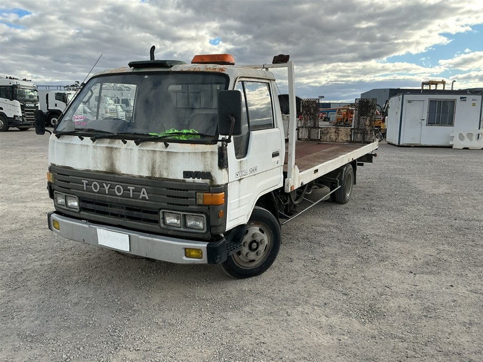 No Reserve 1987 Toyota Dyna 4 x 2 Tilt Tray Truck