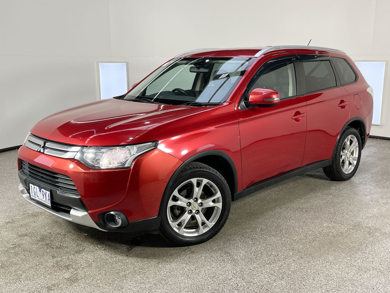2014 Mitsubishi Outlander LS 4WD ZJ T/D Auto 7 Seats (RWC Issued 12-06 ...