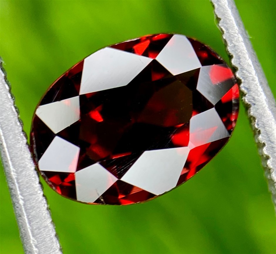 1.75 Carats Splendid Almandine Garnet
