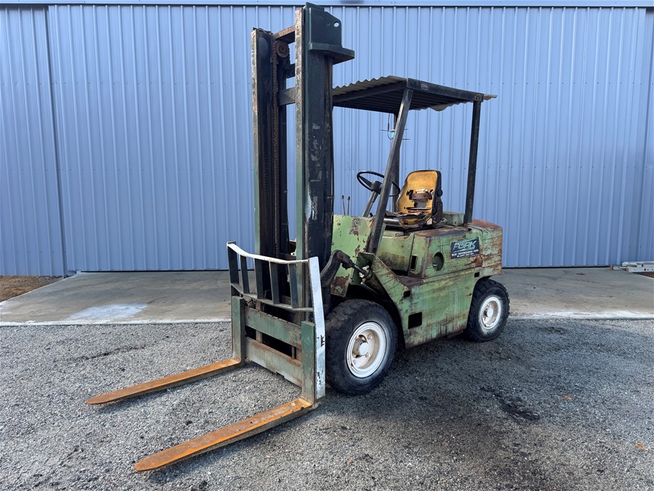 No Reserve Clark C500 Y50D 4 Wheel Counterbalance Forklift 