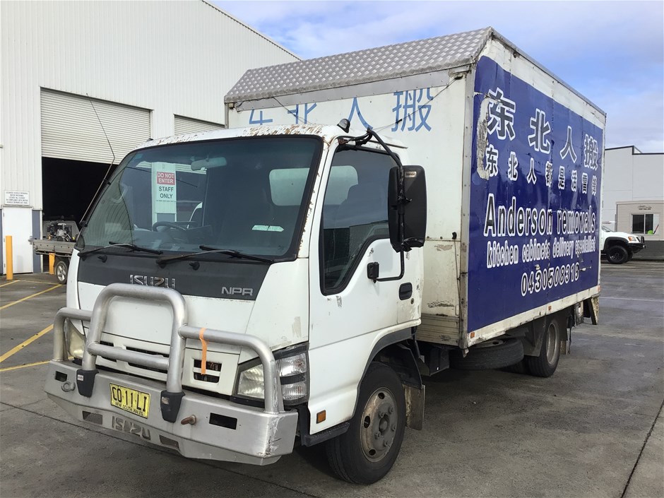 2007 Isuzu  NPR 200 4 x 2 Pantech Truck
