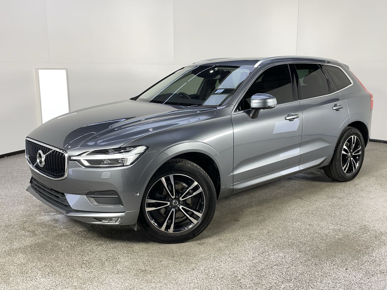 2019 Volvo XC60 D4 MOMENTUM Turbo Diesel Automatic - 8 Speed Wagon
