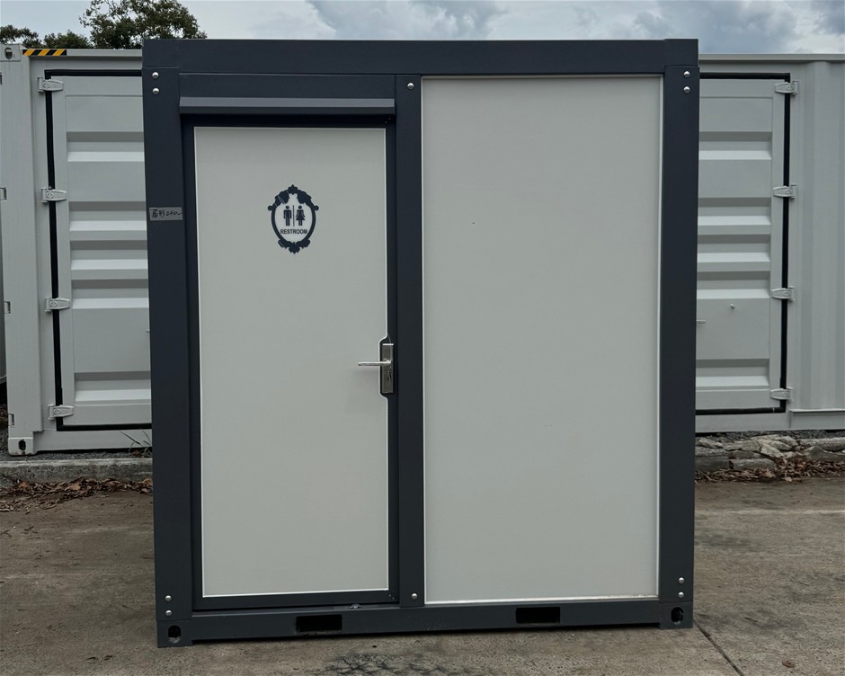 Curved Shower and Toilet Block