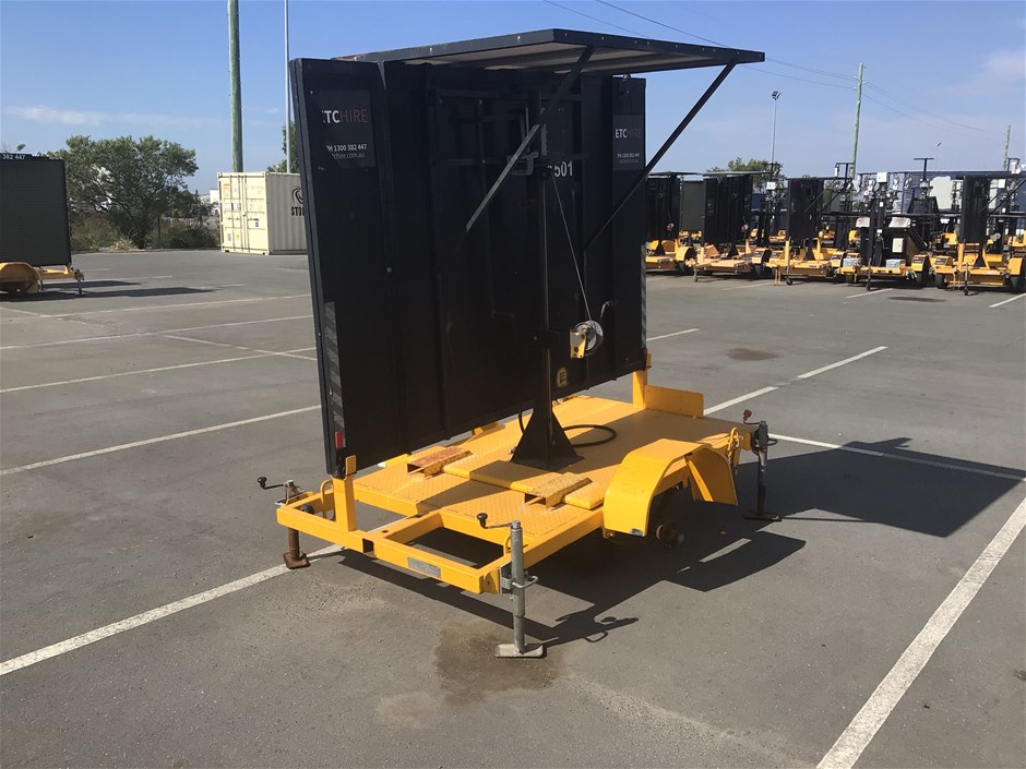 <p>2006 Giga Signs Sign Board Single Variable Message Sign Trailer</p>