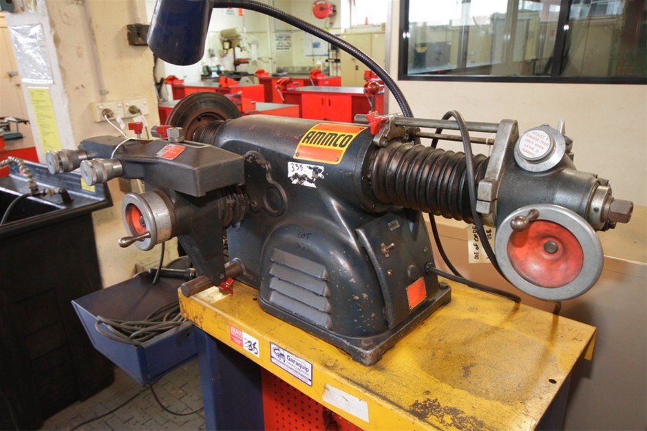 Brake lathe Ammco model 4000 Safeturn with model 7750 disc brake