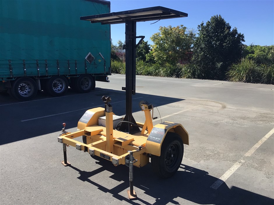 <p>2011 Giga Signs Traffic Control Single Traffic Control Unit Trailer</p>