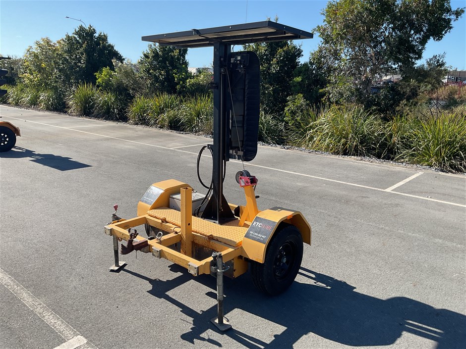 <p>2013 Giga Signs  PTL2 Single Traffic Control Unit Trailer</p>