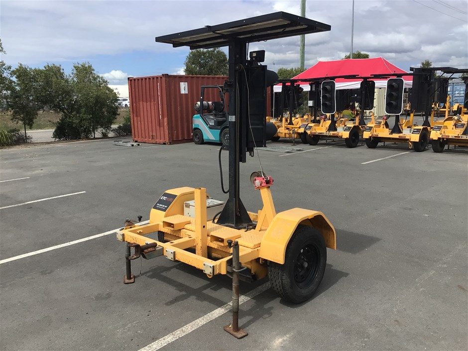 <p>2013 Giga Signs Traffic Control Single Traffic Control Unit Trailer</p>