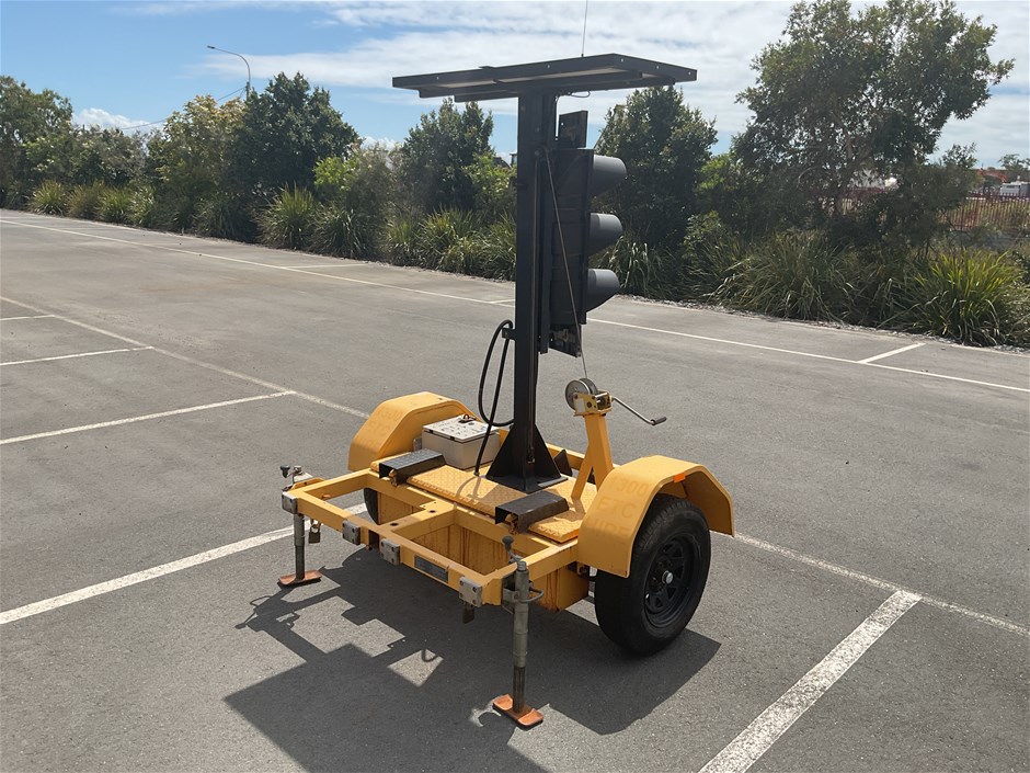 <p>2009 Giga Signs  PTL2 Single Traffic Control Unit Trailer</p>