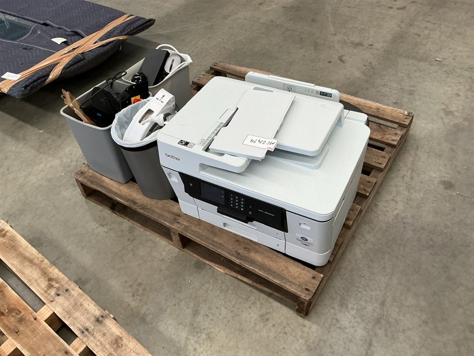<p>Pallet Containing Printer, Various Elec, Mice, Keyboards</p>
