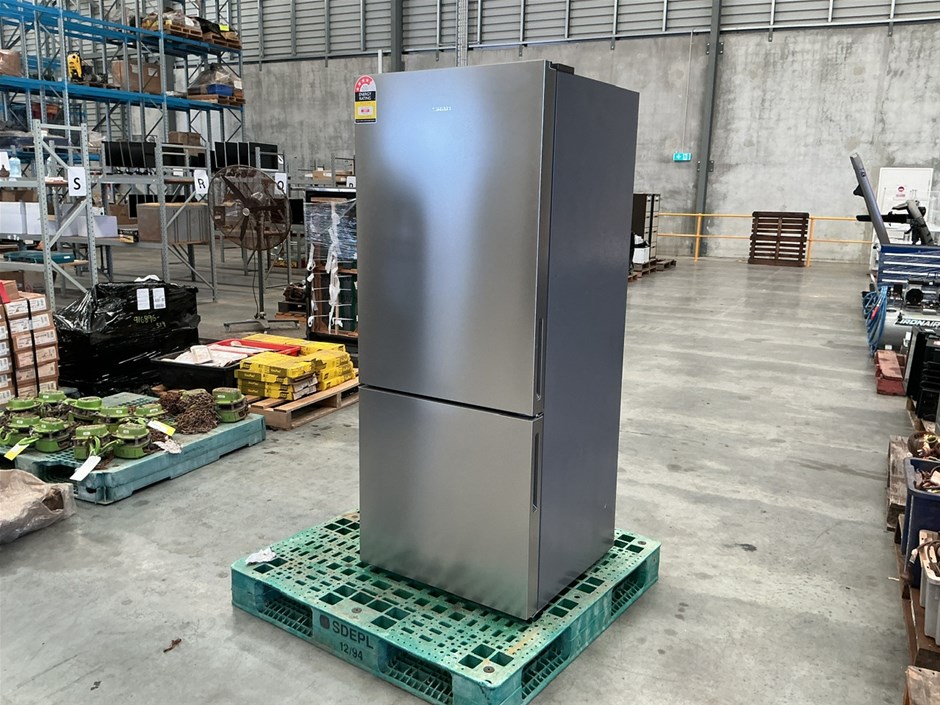 <p>Hisense Refrigerator/ Freezer Model HRBM417S</p>