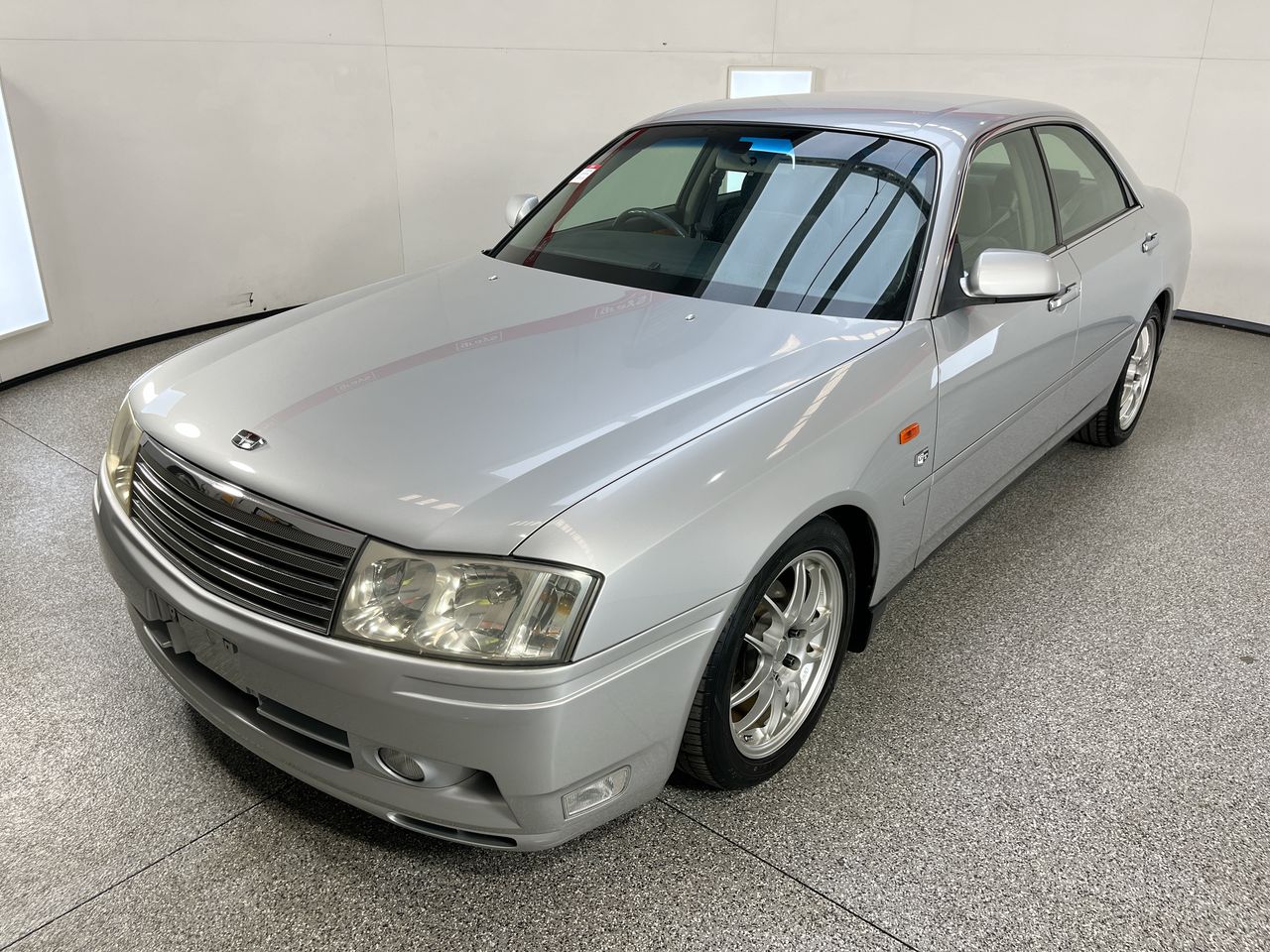 2000 Nissan Gloria Automatic Sedan